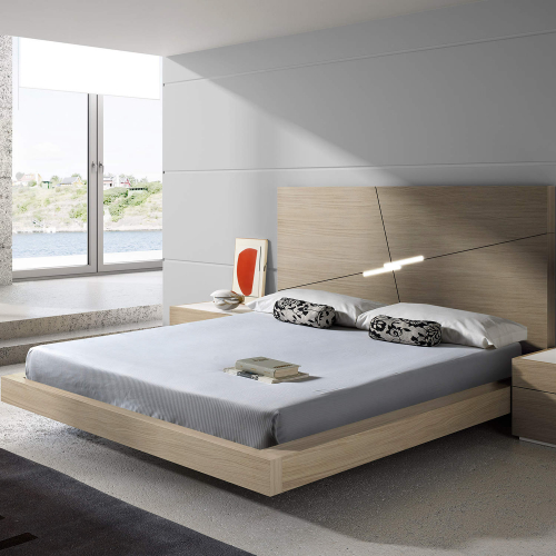 Evora Queen Bed in Natural Oak Finish